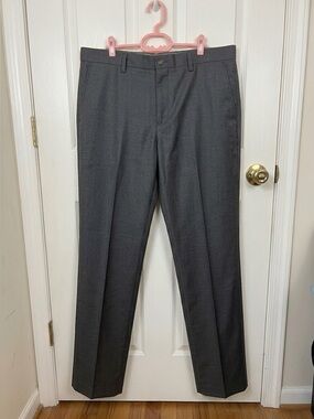 Amazon Essentials Men's Dress Pants in Charcoal